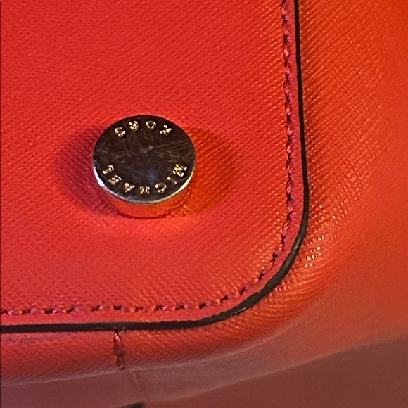 Michael Kors Greenwich Large Leather Bucket Grab Bag Pristine Condition - Picture 12 of 15